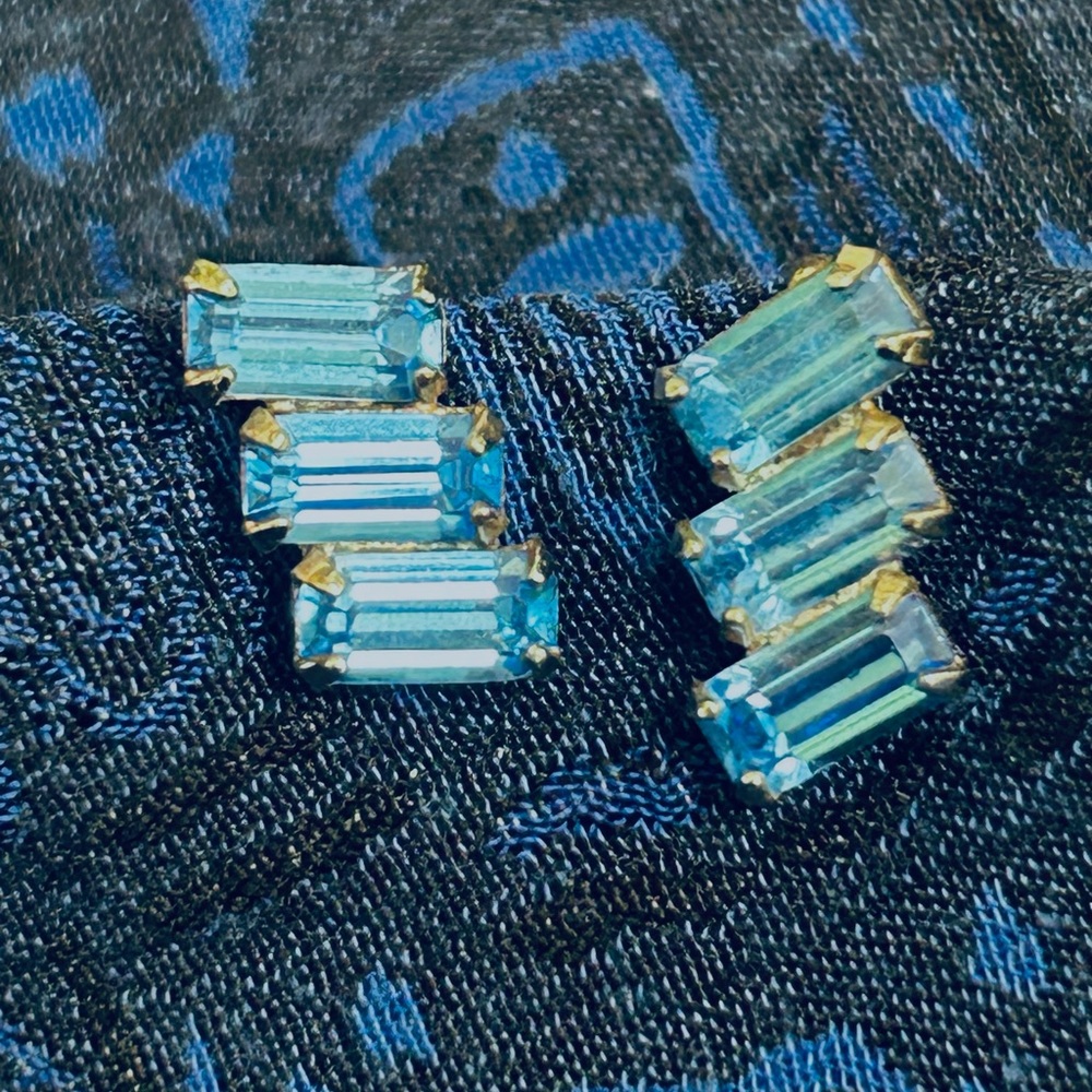 Cute Vintage Blue Rhinestone Earrings